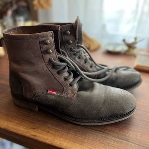 Levi’s boots size 9
